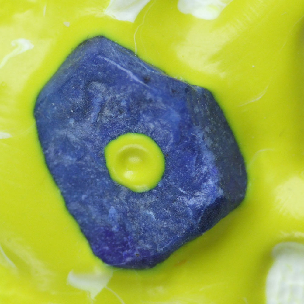 Nahaufnahme eines in einem abstrakten Bild verarbeiteten Lapislazuli